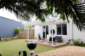 Peaceful Modern Home with Private Garden in Durban North, Durban